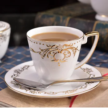 Кофейная Чашка и набор Блюд из Европейского Дворцового костяного Фарфора, Усовершенствованное Золотое Тиснение, Роскошная Домашняя Чашка Для Послеобеденного чая, Изысканный